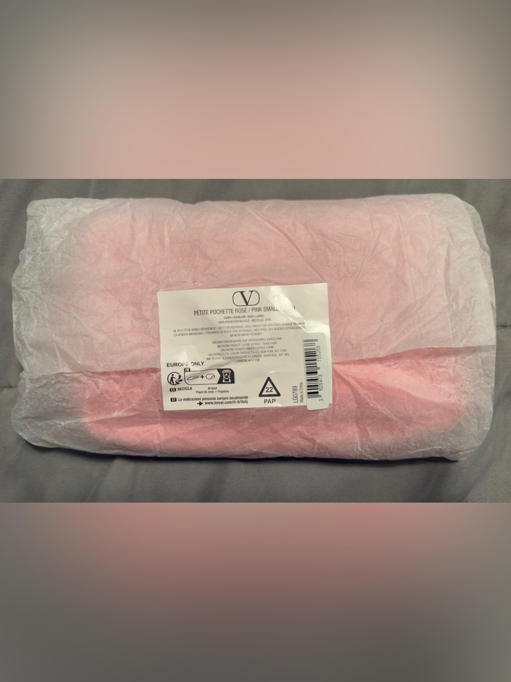 Pink Valentino Beauty Cosmetic Pouch Wristlet NWT - Picture 3 of 3